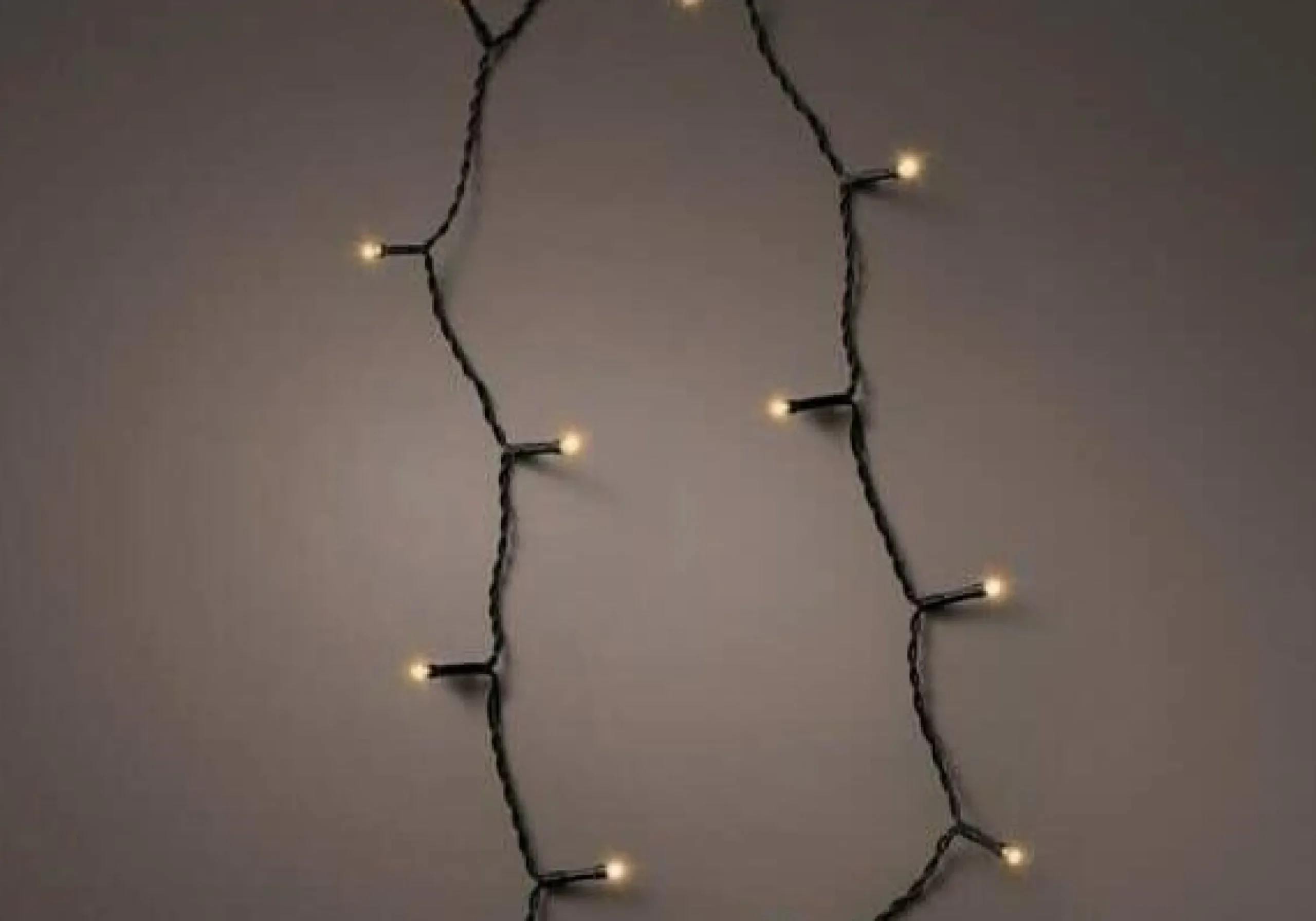 Best Christmas Land 192 Durawise Classic Warm White Battery Christmas Lights With Timer (Black Wire)