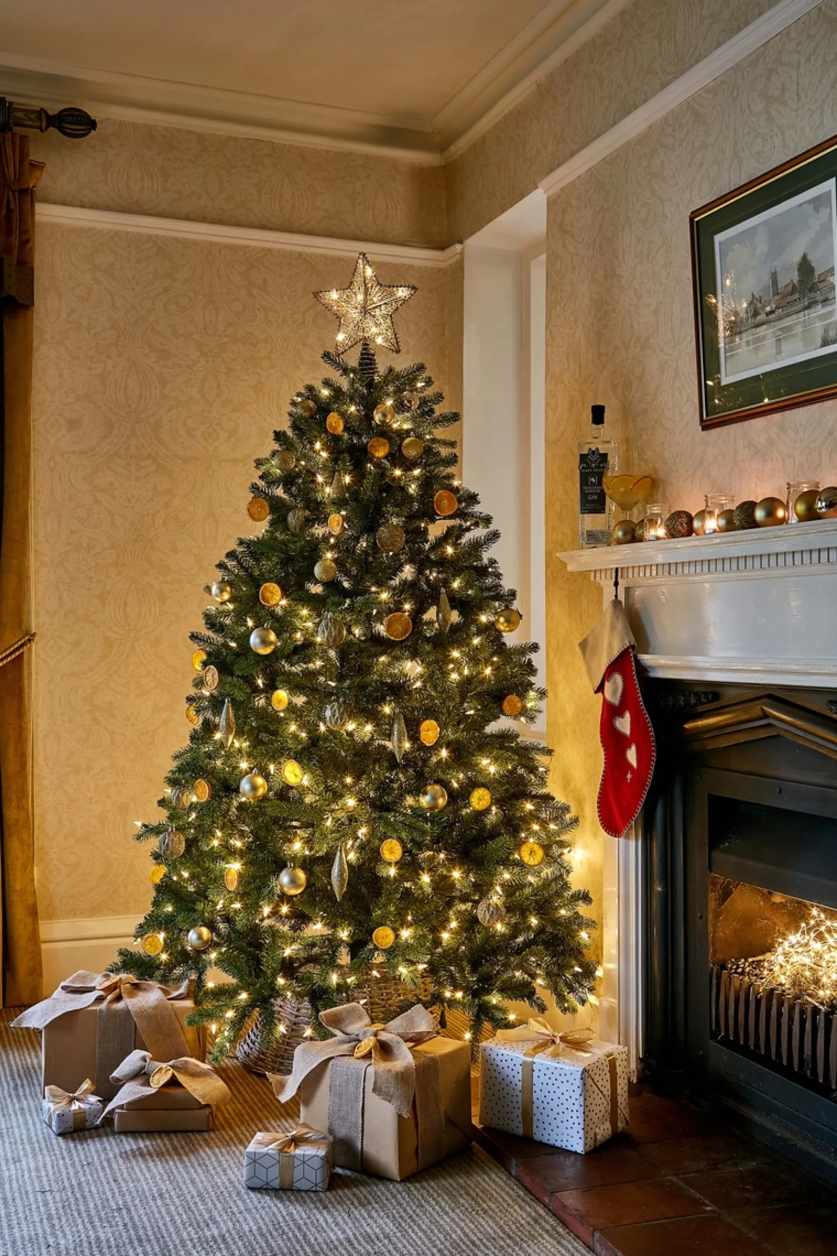 Best Christmas Land 7.5Ft Feel Real Newberry Spruce Pre-Lit Artificial Christmas Tree